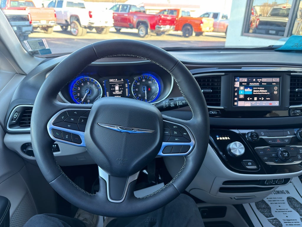 2023 Chrysler Voyager LX