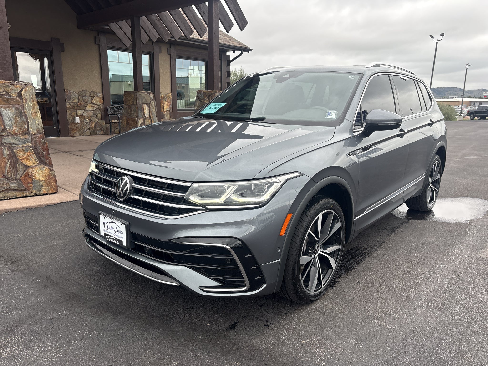 2023 Volkswagen Tiguan SEL R-Line