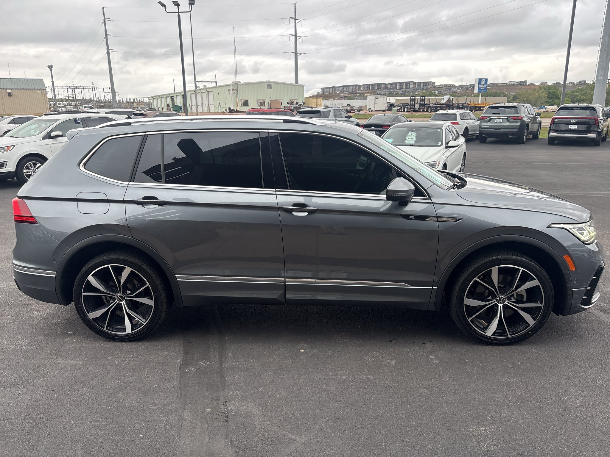 2023 Volkswagen Tiguan SEL R-Line