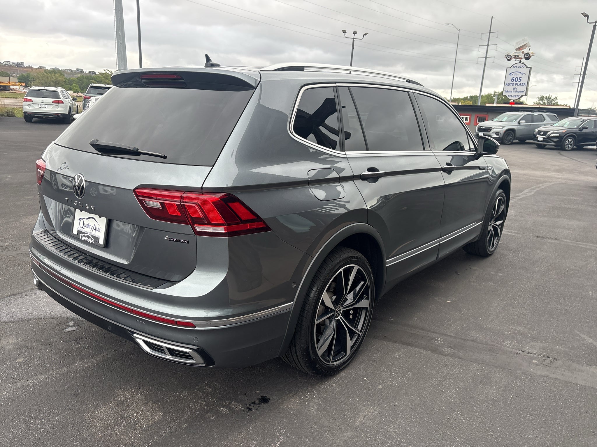 2023 Volkswagen Tiguan SEL R-Line