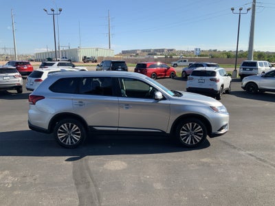 2020 Mitsubishi Outlander SE