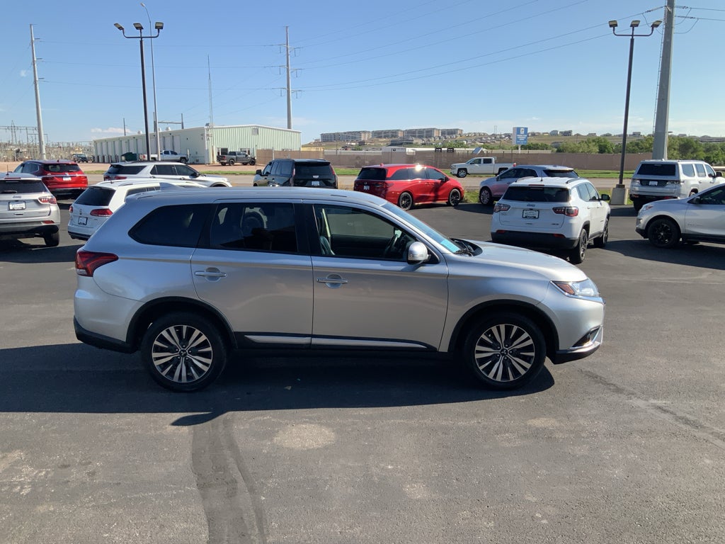 2020 Mitsubishi Outlander SE
