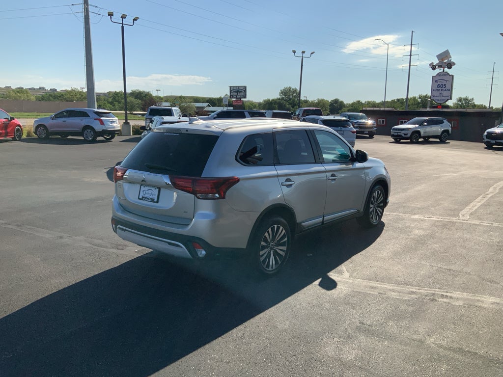 2020 Mitsubishi Outlander SE