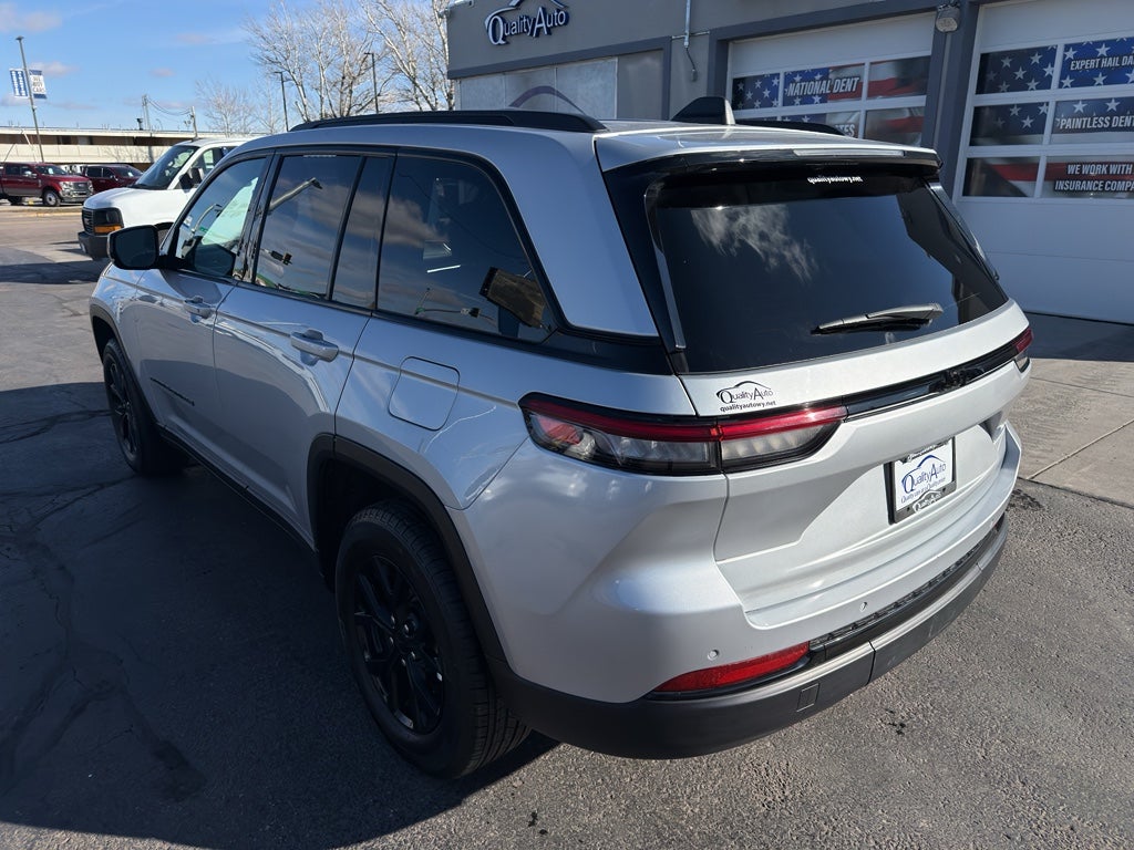 2025 Jeep Grand Cherokee Laredo