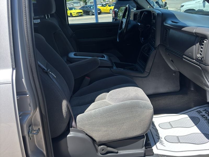 2005 Chevrolet Silverado DRW LS