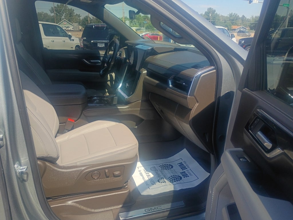2025 GMC Yukon Elevation