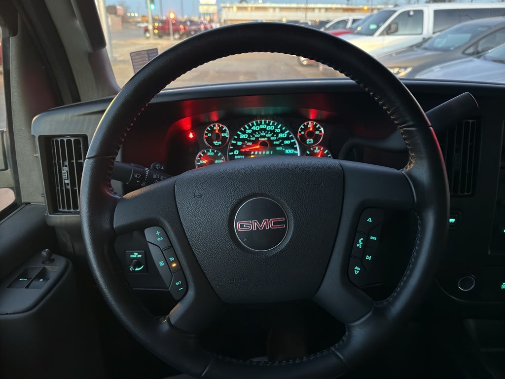 2023 GMC Savana Base