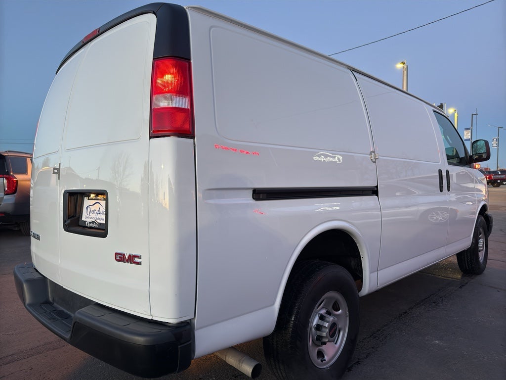 2023 GMC Savana Base