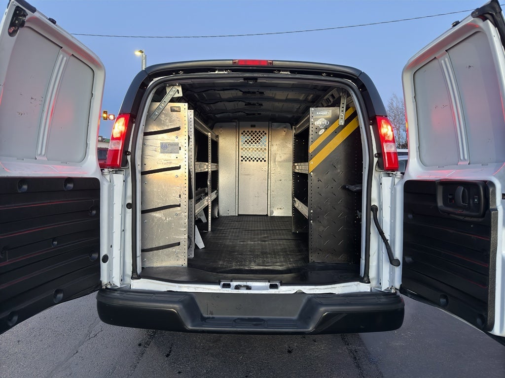 2023 GMC Savana Base