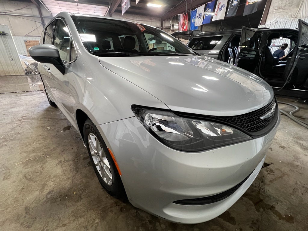 2023 Chrysler Voyager LX