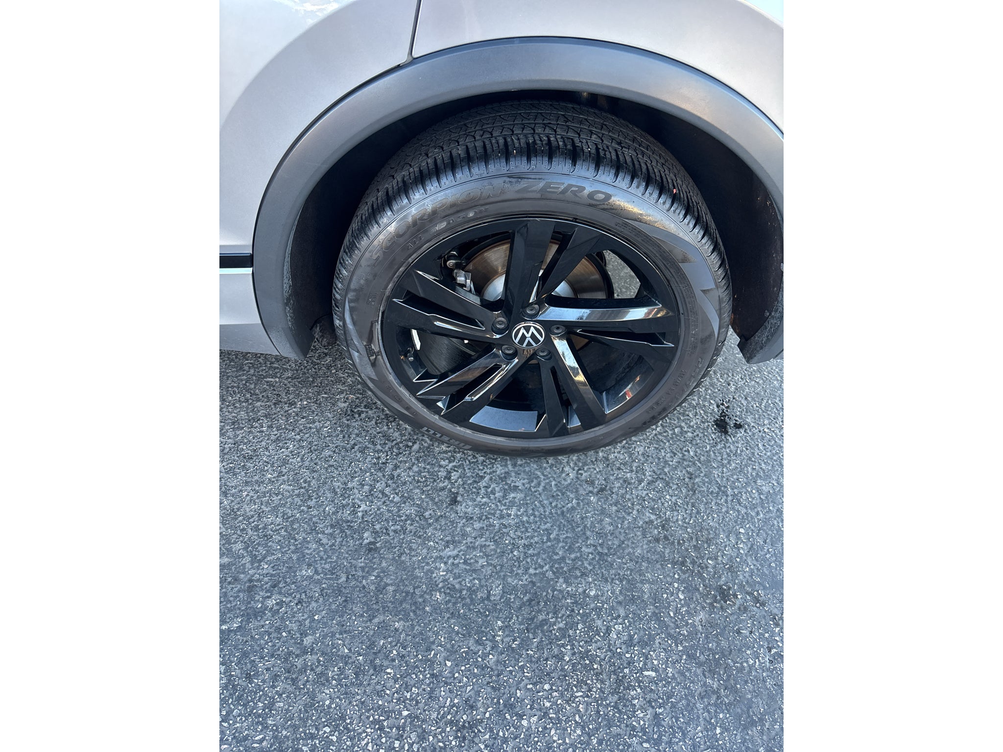 2024 Volkswagen Tiguan SE R-Line Black
