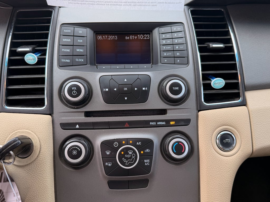 2013 Ford Taurus SE