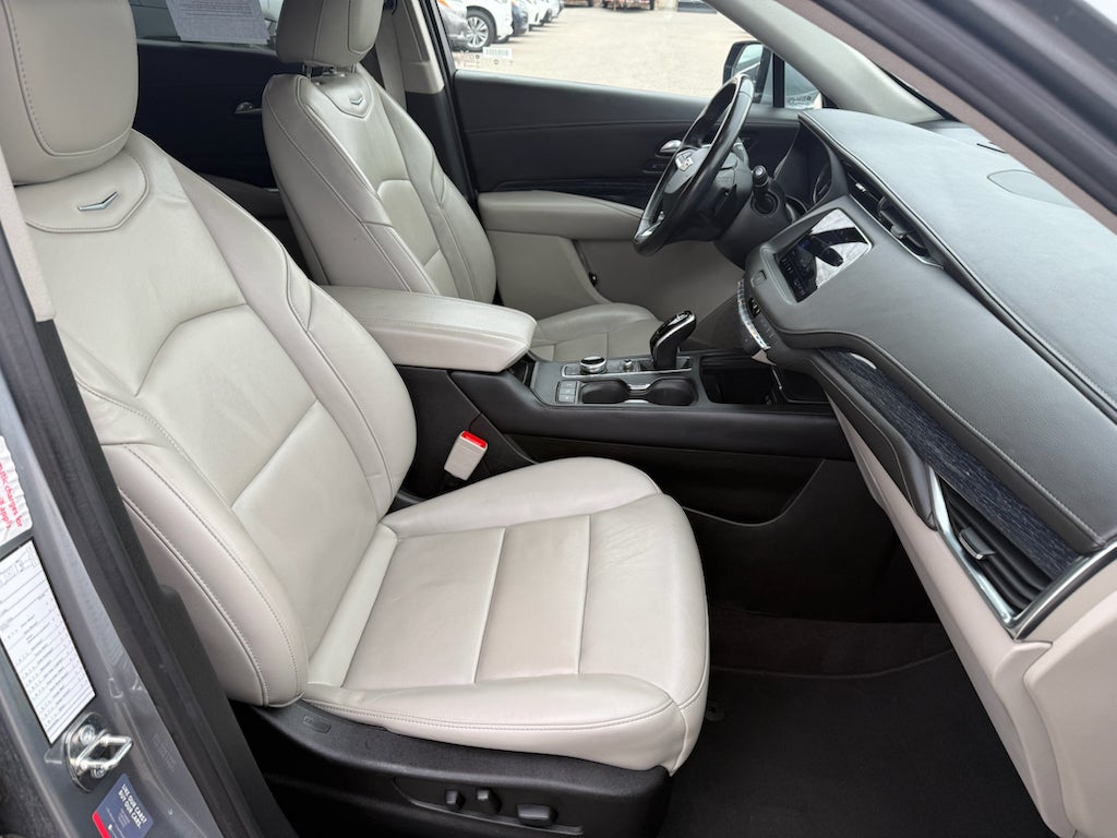 2023 Cadillac XT4 FWD Premium Luxury